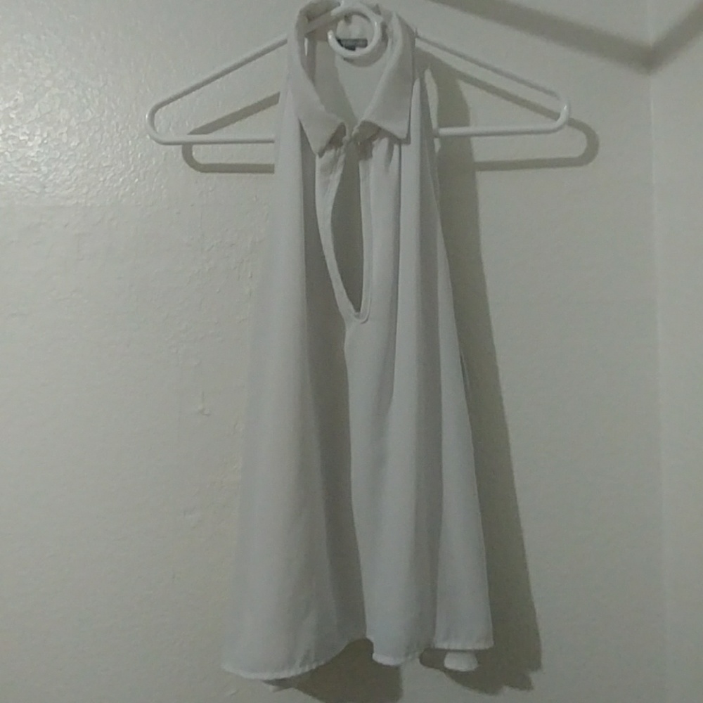 Sleaveless top